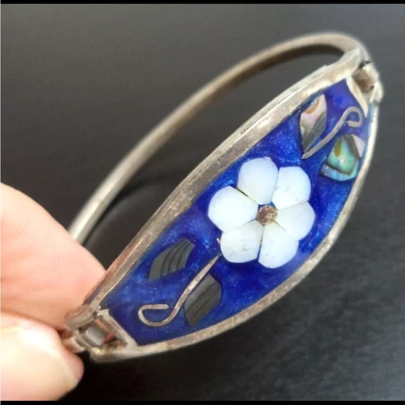 Jewelry - VINTAGE  SIGNED MEXICAN SILVER INLAID STONE FLORAL 6 1/4" BRACELET!